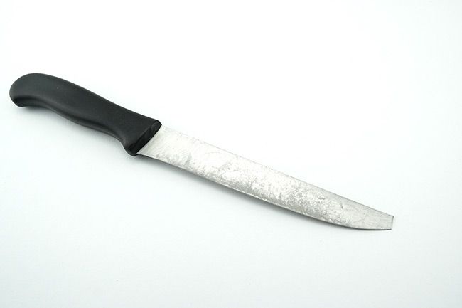 Messer mit abgebrochener Spitze