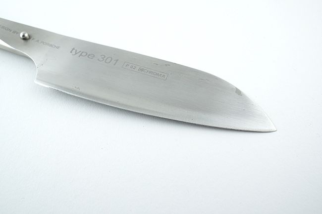 2 Chroma Messer mit Fraßlöcher im Blatt